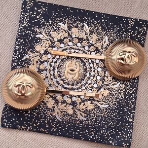 CHANEL GWP Gold-Tone CC Logo Round Hair Accessory THESE ARE GORGEOUS
